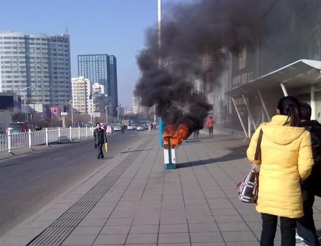 戶外不銹鋼垃圾箱變成了焚燒箱